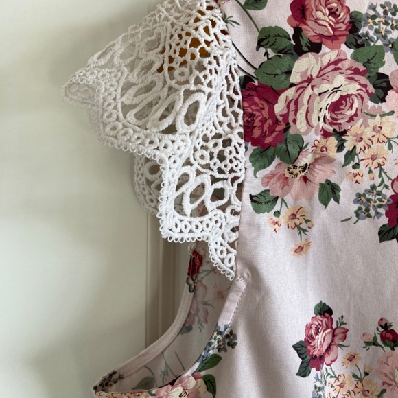 SHEIN Floral Blouse Lace Capped Sleeves Feminine Spring Sz L - Picture 3 of 7
